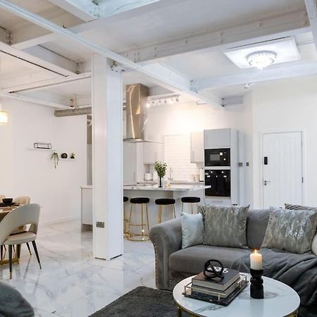 Luxury, Open Plan Apartment Бредфорд Екстер'єр фото