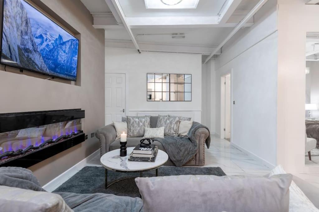 Luxury, Open Plan Apartment Бредфорд Екстер'єр фото
