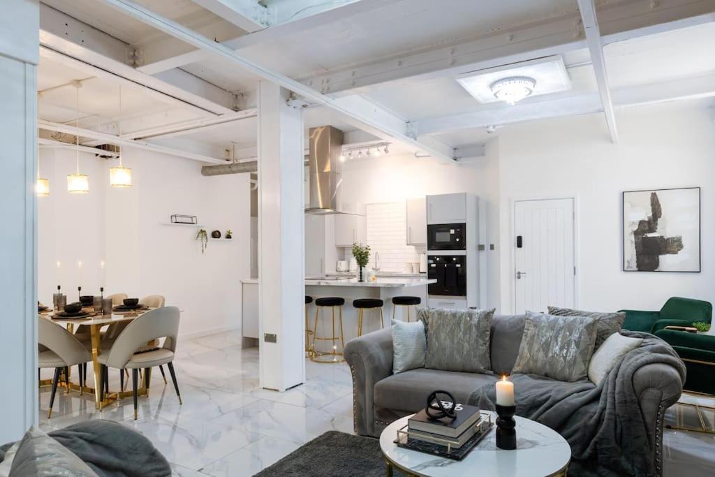 Luxury, Open Plan Apartment Бредфорд Екстер'єр фото